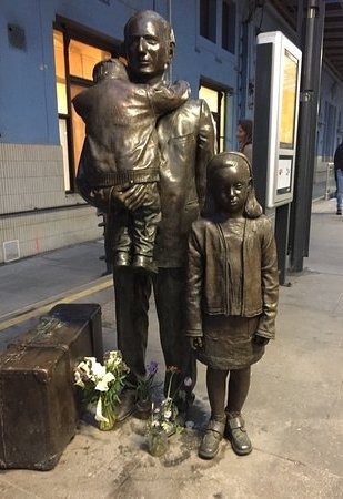 Statue of Sir Nicholas Winton in Prague Station