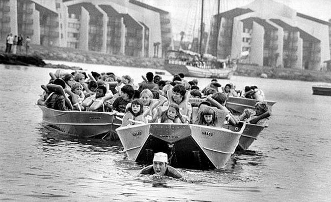 LaLanne towing boats